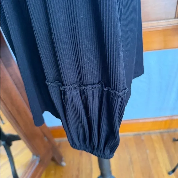 Black Smocked V-Neck Long Sleeve Top - Picture 7 of 9